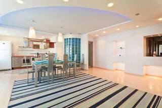 Апартаменты VIP  Апартаменты 24/7 Минск Апартаменты с 3 спальнями и балконом-8