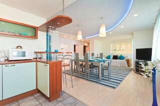 Апартаменты VIP  Апартаменты 24/7 Минск Апартаменты с 3 спальнями и балконом-11