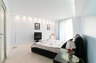 Апартаменты VIP  Апартаменты 24/7 Минск Апартаменты с 3 спальнями и балконом-18