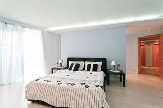 Апартаменты VIP  Апартаменты 24/7 Минск Апартаменты с 3 спальнями и балконом-19